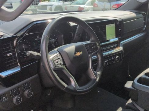 Used 2025 Chevrolet Silverado 1500 LT AWD/4WD image 12