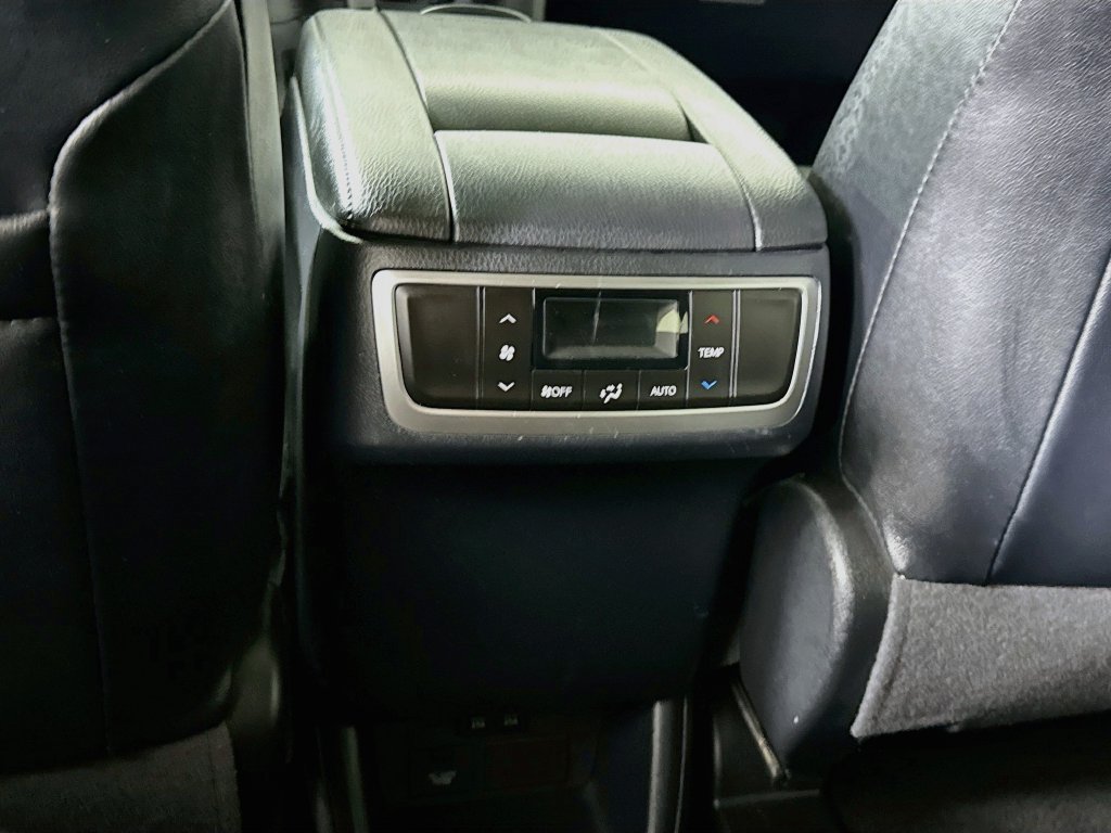 Certified 2019 Toyota Highlander Limited AWD/4WD image 31