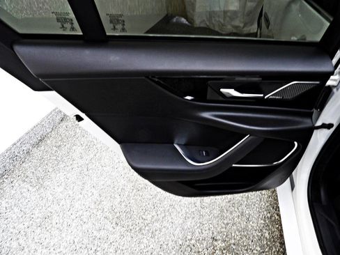 Used 2020 Jaguar XE S image 9