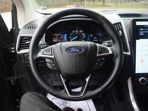 Used 2023 Ford Edge SEL image 4