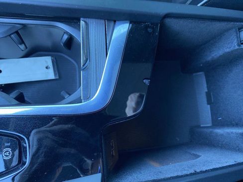 Used 2018 Volvo XC60 T6 R-Design w/ Convenience Package image 21