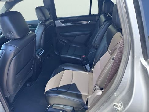 Used 2025 Cadillac XT6 Premium Luxury AWD/4WD image 11