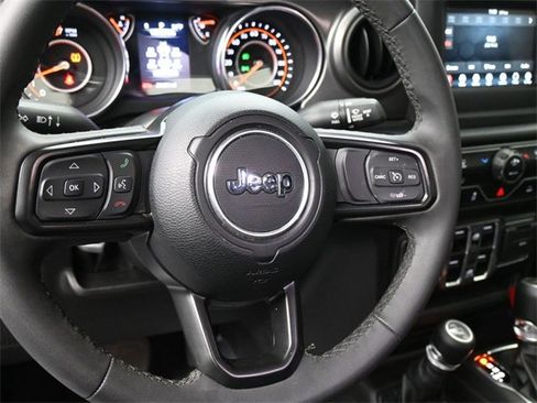 Used 2023 Jeep Gladiator Sport image 8