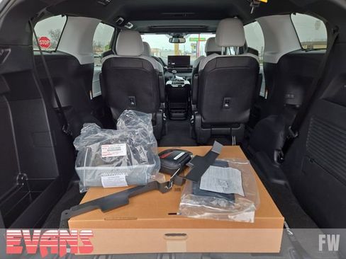 New 2026 Toyota Sienna XSE image 33