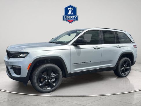 New 2025 Jeep Grand Cherokee Limited w/ Luxury Tech Group II AWD/4WD image 4