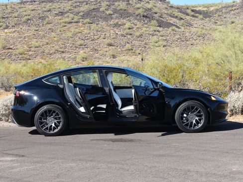 Used 2025 Tesla Model 3 RWD image 10
