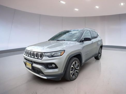 Used 2023 Jeep Compass Limited w/ Sun and Sound Group AWD/4WD image 2