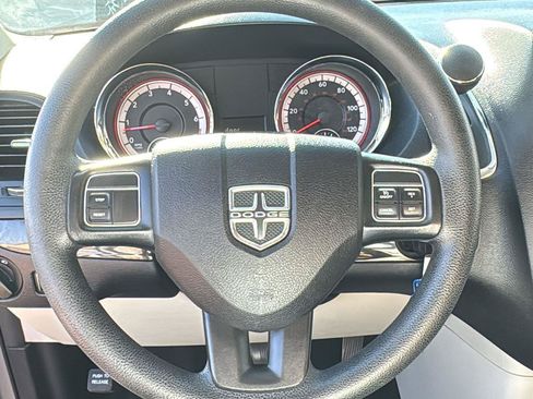 Used 2019 Dodge Grand Caravan SE FWD image 11
