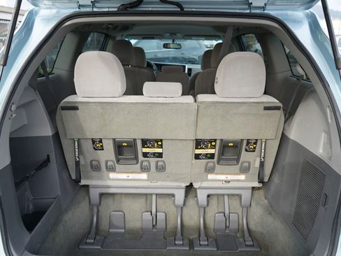 Used 2017 Toyota Sienna LE image 27