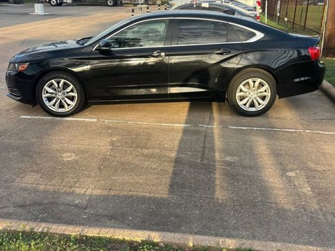 Used 2017 Chevrolet Impala LT w/ Convenience Package image 4