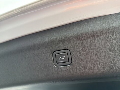 Used 2024 Buick Enclave Avenir w/ Avenir Technology Package image 33