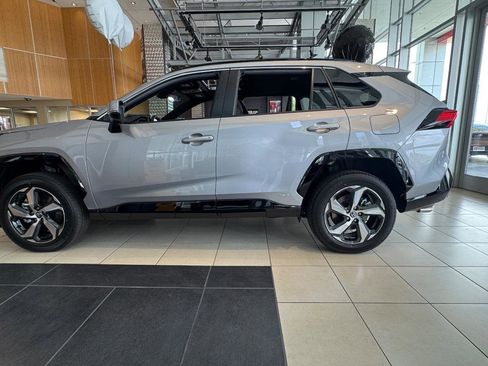 New 2025 Toyota RAV4 SE image 3