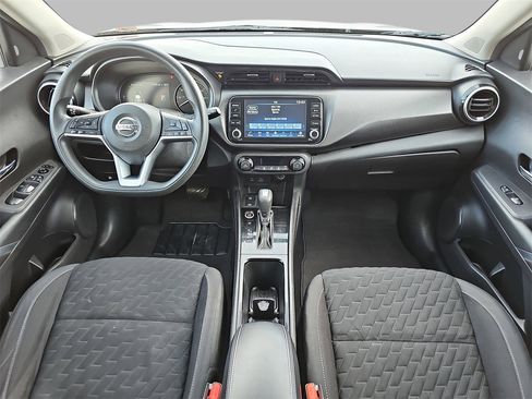 Used 2021 Nissan Kicks SV image 9