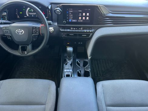 Used 2025 Toyota Camry LE w/ Convenience Package FWD image 4