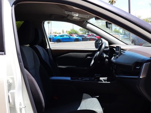 Used 2023 Nissan Rogue SV FWD image 30
