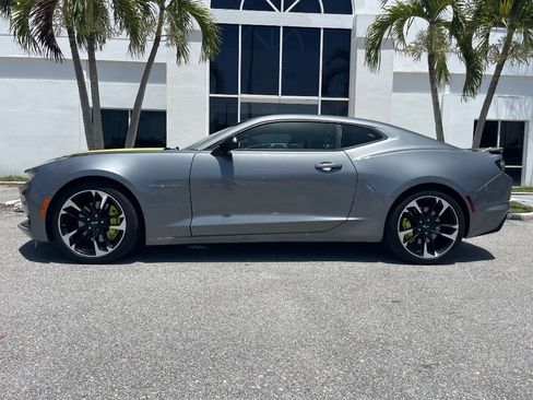 Used 2020 Chevrolet Camaro SS RWD image 4