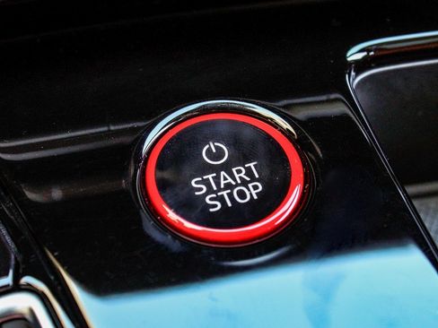 Used 2024 Audi e-tron GT Premium Plus image 32