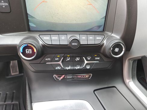 Used 2017 Chevrolet Corvette Stingray Coupe w/ 1LT image 18