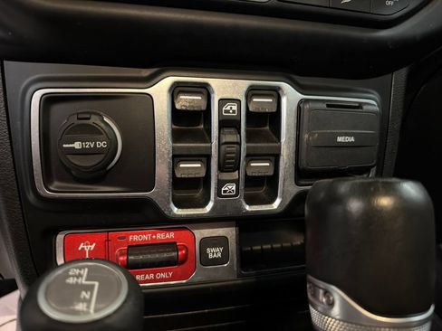 Used 2019 Jeep Wrangler Unlimited Rubicon AWD/4WD image 16