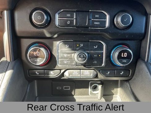 Used 2021 Chevrolet Tahoe Z71 w/ Z71 Signature Package AWD/4WD image 34