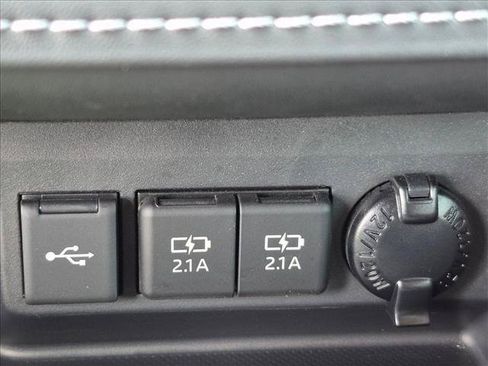 Used 2021 Toyota Highlander Limited FWD image 12