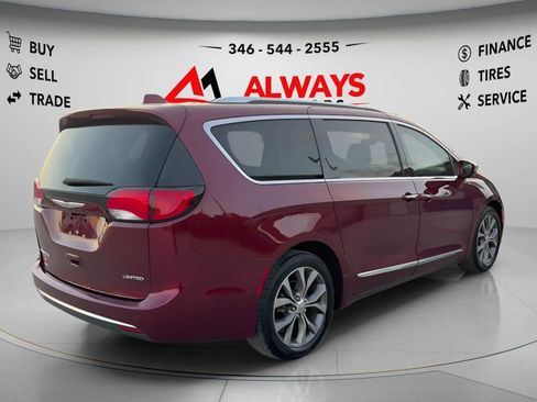 Used 2018 Chrysler Pacifica Limited w/ Tire & Wheel Group FWD image 5