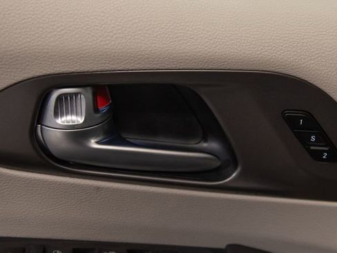 Used 2024 Chrysler Pacifica Limited FWD image 21