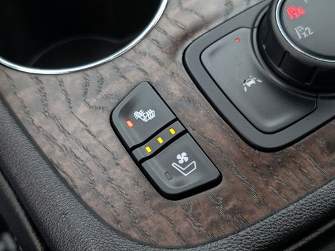 Used 2021 GMC Acadia Denali w/ Denali Ultimate Package image 4