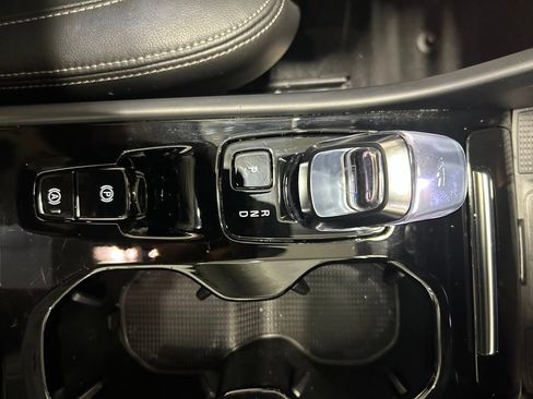 Used 2024 Volvo XC40 B5 Plus w/ Protection Package Premier AWD/4WD image 19