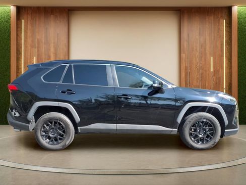 Used 2023 Toyota RAV4 XLE w/ Convenience Package FWD image 35