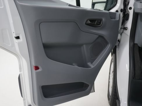 Used 2017 Ford Transit 150 XLT image 9