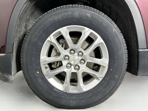 Used 2018 Chevrolet Traverse LT image 11