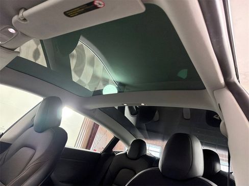 Used 2020 Tesla Model 3 Standard Range Plus image 2