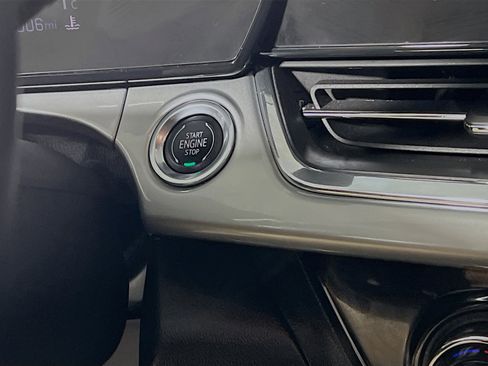 Used 2025 Chevrolet Trax LT w/ LT Convenience Package image 23