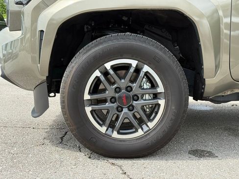 Used 2025 Toyota Tacoma TRD Sport w/ TRD Sport Premium Package image 5