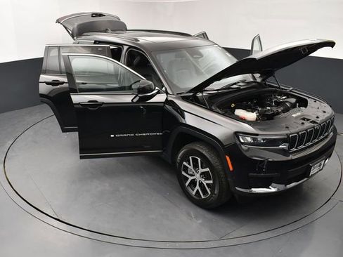 Used 2025 Jeep Grand Cherokee L Limited w/ Luxury Tech Group II AWD/4WD image 25