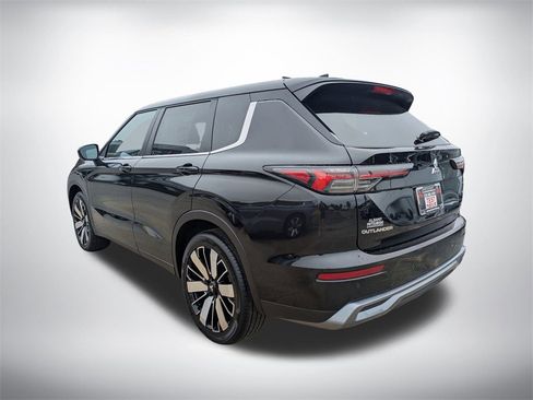 New 2025 Mitsubishi Outlander SE image 5