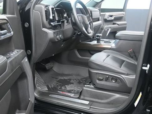 Used 2024 Chevrolet Silverado 1500 LT Trail Boss w/ LT Trail Boss Premium Package AWD/4WD image 16
