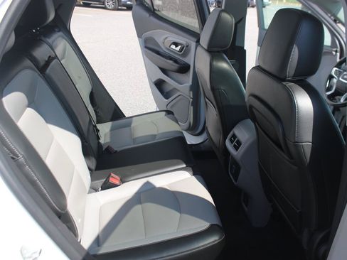 Used 2022 GMC Terrain SLT w/ Infotainment Package II FWD image 38