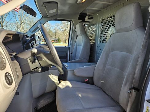 Used 2014 Ford E-250 and Econoline 250 w/ Power Group image 11