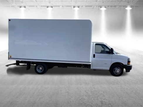 Used 2018 Chevrolet Express 3500 Extended RWD image 4