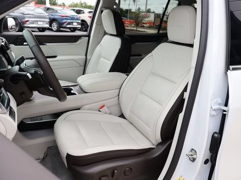 Used 2025 GMC Acadia Denali FWD image 15