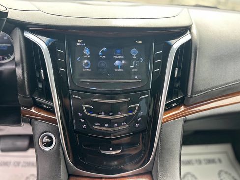 Used 2019 Cadillac Escalade Premium Luxury image 12