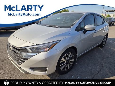 Used 2025 Nissan Versa SV w/ Trunk Package FWD image 1