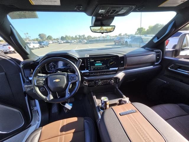 Used 2024 Chevrolet Silverado 3500 High Country w/ High Country Premium Package AWD/4WD image 4