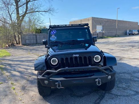 Used 2015 Jeep Wrangler Unlimited Sahara w/ Connectivity Group image 8