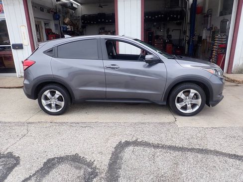 Used 2017 Honda HR-V EX image 21