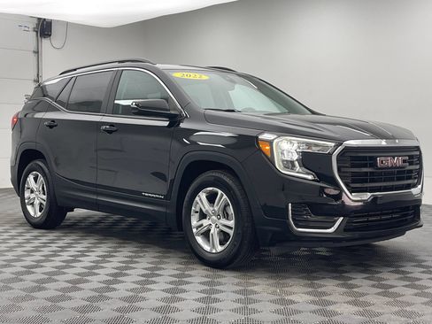 Used 2022 GMC Terrain SLE w/ Driver Convenience Package FWD image 1