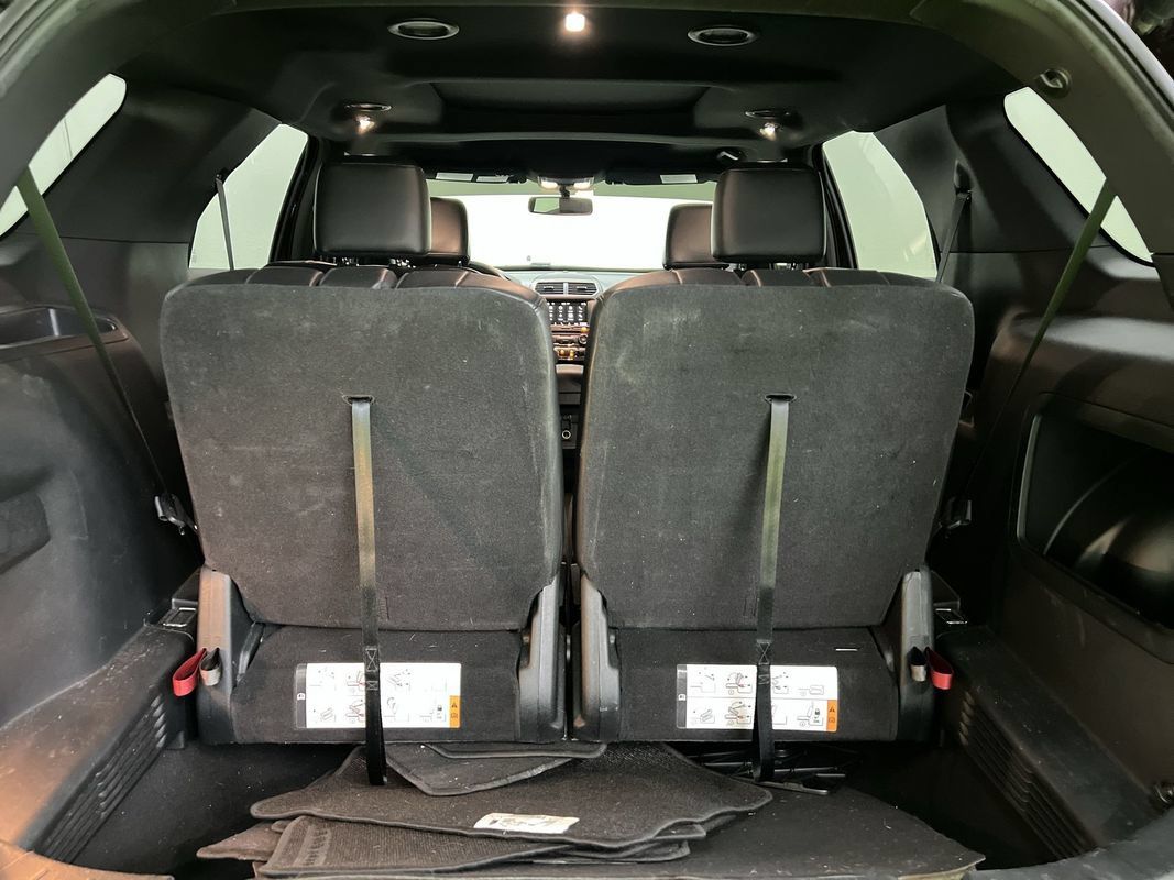 Used 2018 Ford Explorer XLT w/ Equipment Group 202A AWD/4WD image 29
