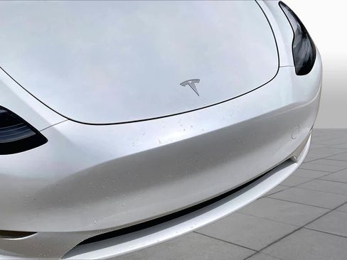 Used 2023 Tesla Model Y AWD image 27